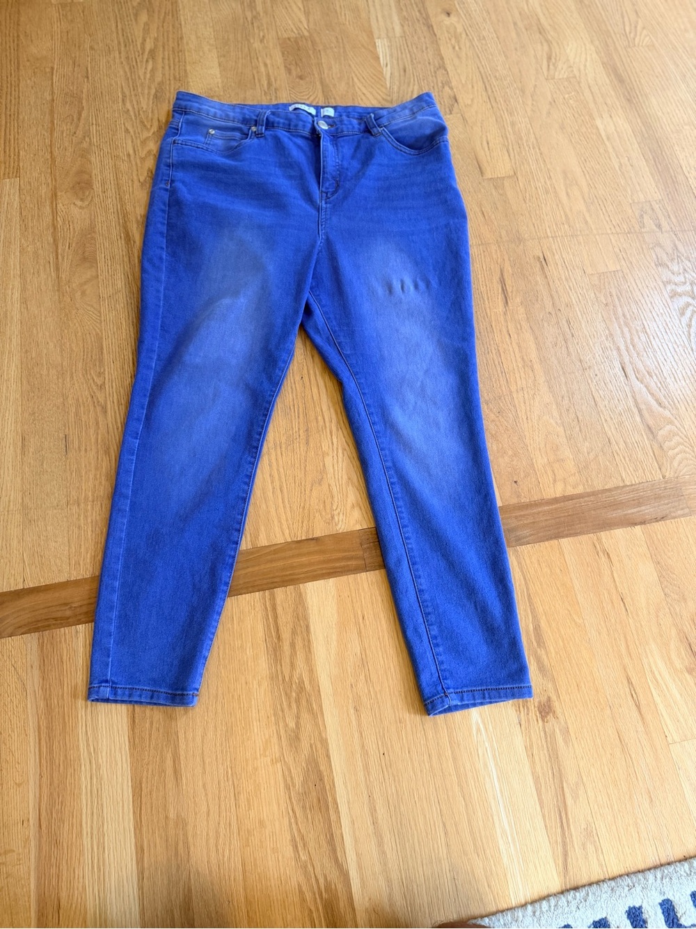 Women's Size 14 "Serra" Vibrant Blue Ankle Crop Jeans GUC